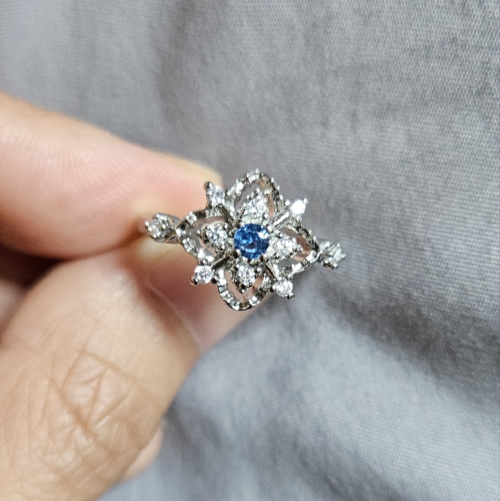 Elegant Silver and Blue Snowflake Ring